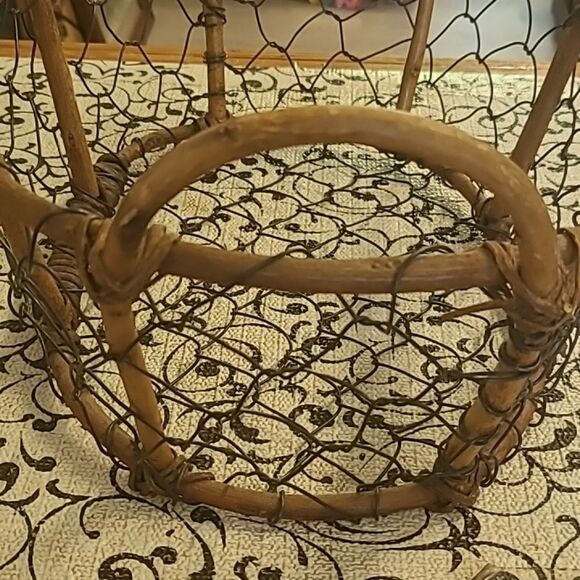 Rustic Brown Wire Basket - Picture 4 of 6